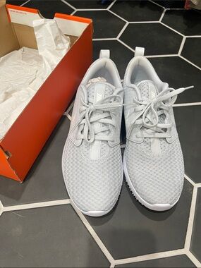Nike Womens Size 8 Roshe G Spikeless Golf Shoes